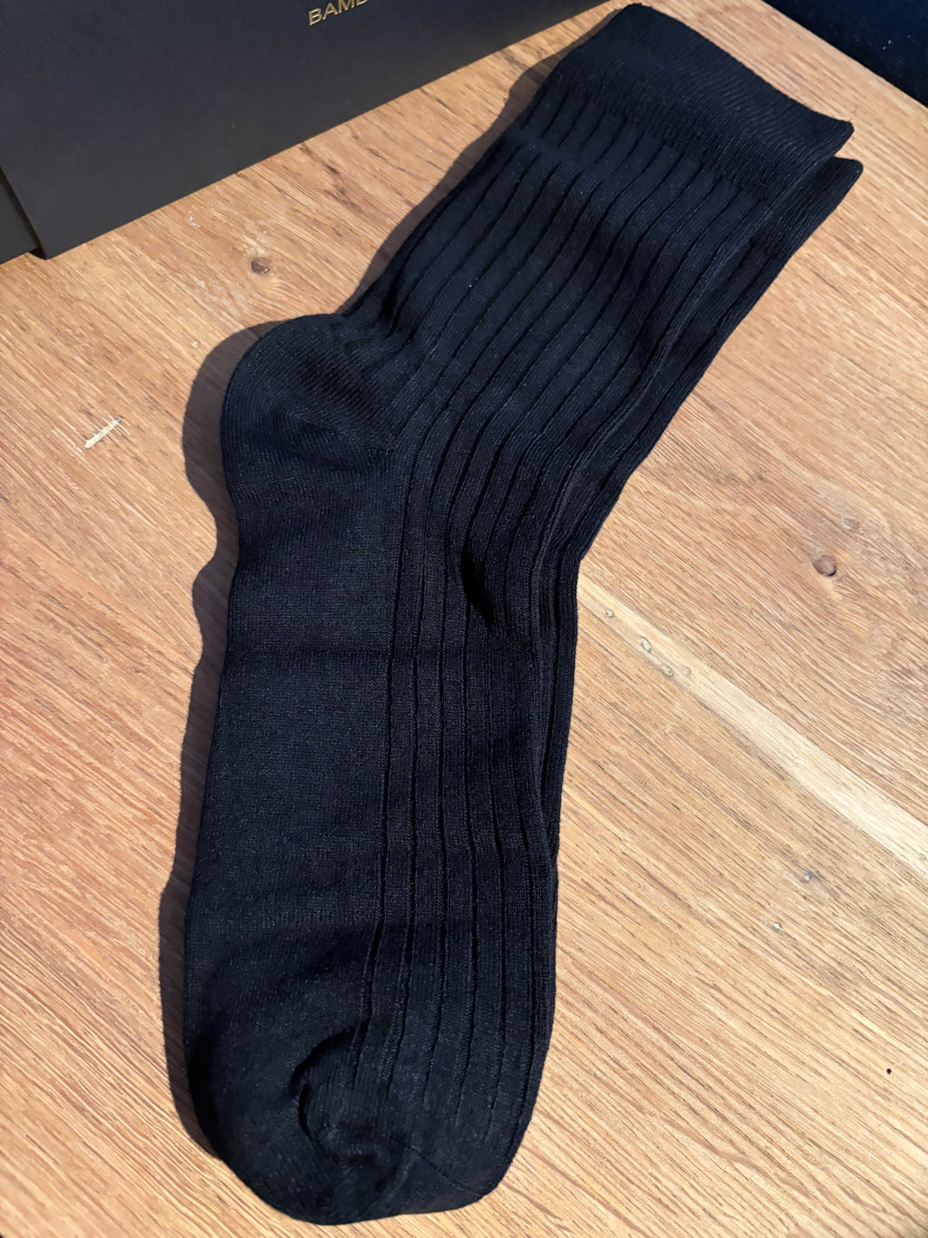 Ribbede dressokker i bambus - sort