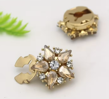 Knappepynt - Strass stjerneblomst (champagnefarget)